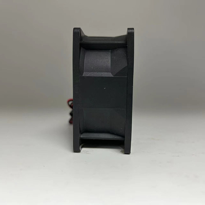 45 CFM hava akışı ve sinyal çıkışı ile verimli soğutma DC CPU fanı
